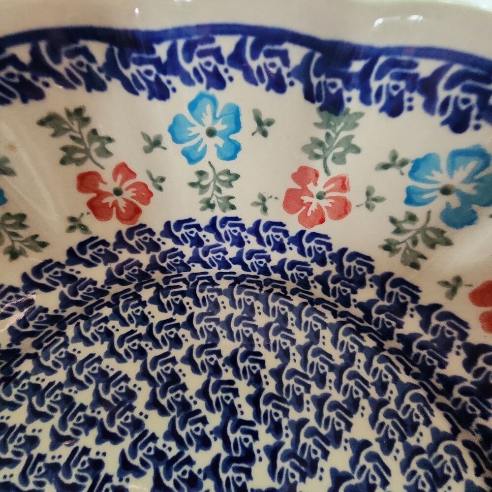 Polish Pottery Boleslawiec Hand Made Rare Scalloped Edge Large Bowl 2/200 New - Picture 2 of 12
